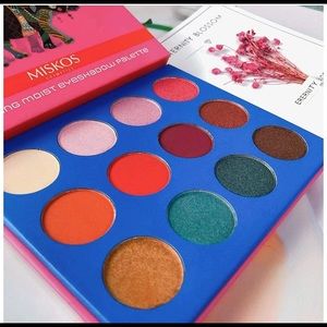 Spectacular eyeshadow palette!